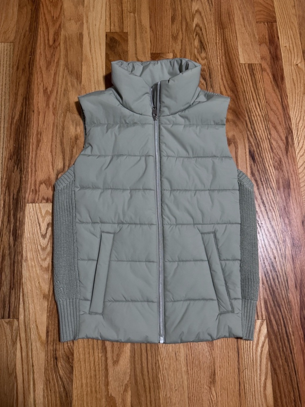 Athleta Incline Hybrid Vest | Fern Green size small #793342